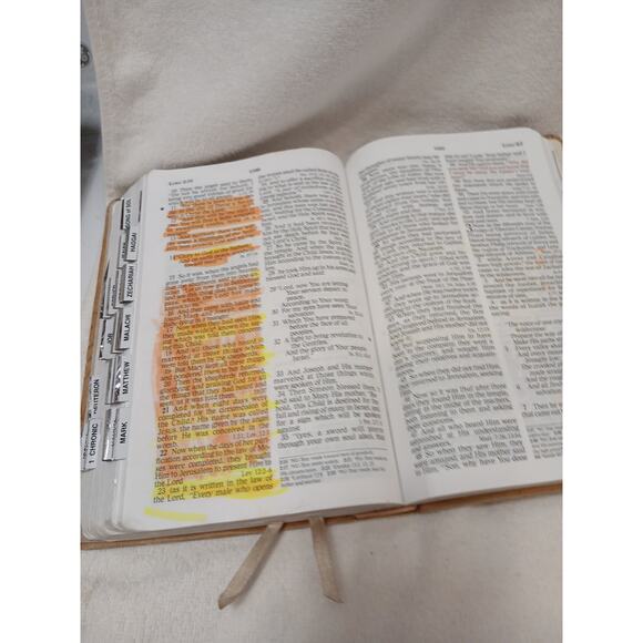 2006 NKJV The Holy Bible Large Print Personal Size Reference Leather Tabs Ribbon - Picture 14 of 16